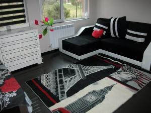 Apartment with Garden View room in Black&Red Apartment