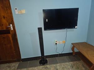 Spacious 3BR Family Retreat with Fast Fiber Wi-Fi & AC