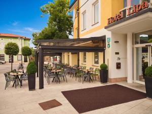 Lipa, Hotel & Bistro