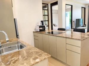 Spacious 75 sqm apartment in quiet Karon, shared pool