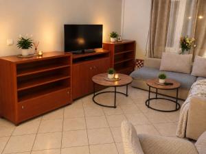 Τhe Ηappy Place