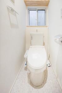 4 mins walk from Nishishinjuku-Gochome Station, Designer apartment, 2nd floor, max 2 people, Grand Eggs Nishishinjuku