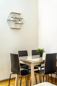Acropolis Steps Retreat 2 Bedroom Apartment by WeHost Athens