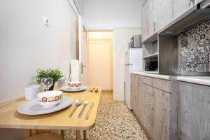Acropolis Steps Retreat 2 Bedroom Apartment by WeHost Athens
