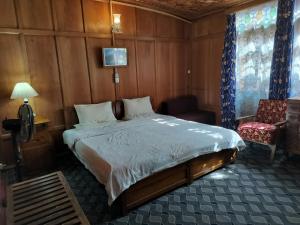 Alaska group of houseboat