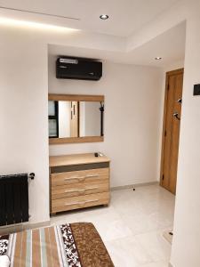 Brand new 5 min from beach luxurious large rooftop