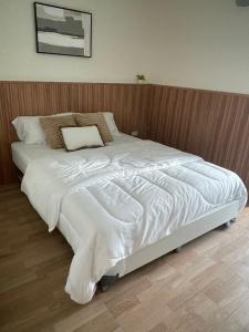 SR Land Condominium