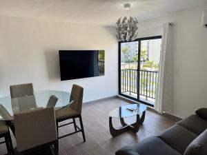 Bash Royale Luxe 3BR Condo 4 SmartTV Balcony
