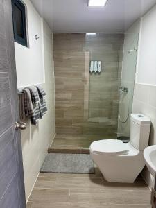Bash Royale Luxe 3BR Condo 4 SmartTV Balcony