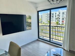 Bash Royale Luxe 3BR Condo 4 SmartTV Balcony