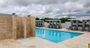 Bash Royale Luxe 3BR Condo 4 SmartTV Balcony