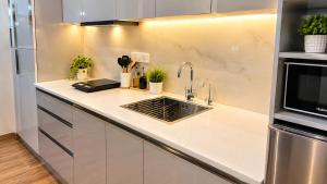 Craviq Hotels -1
