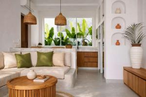 Villa Las Casas 8, 1 bedr private pool Bingin, brand new, central location beach and centre