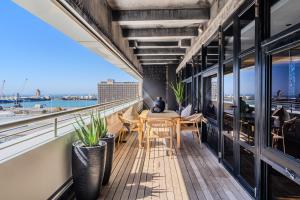 Luxury Onyx Penthouse with Sea Mountain Views by CTICC Cape Town