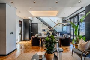 Luxury Onyx Penthouse with Sea Mountain Views by CTICC Cape Town