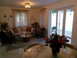 Broadway House Lovers nest