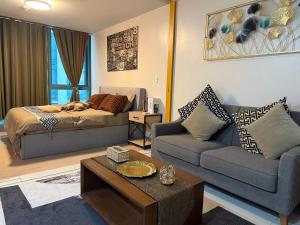 1 bedroom BGC, uptown mall, High Street & Landers