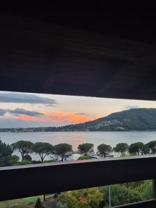 Horizon lake view