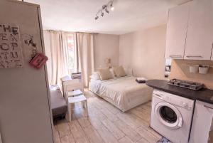 Central with charm and sea views