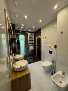 Apartament 103 Premium nad Zalewem Cedzyna - Prywatna sauna, klimatyzacja, garaż podziemny - Las, komfort, spokój - Workation, Targi Kielce
