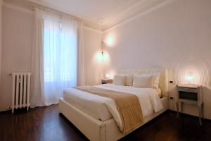 Classic Milanese Home with Balcony & City Views