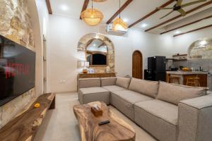 Villa Carpe Diem - Mediterranean 2BR with Jungle Views in Nyanyi