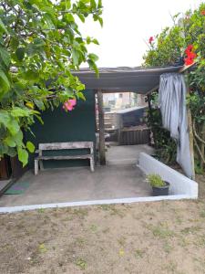 Casa con salida a la playa y deck con vista al mar
