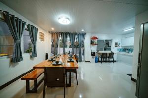 Twin Residences with Jacuzzi in Tagaytay CASA RENEE