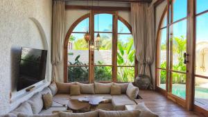 Villa Alora - Central & Spacious
