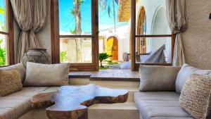 Villa Alora - Central & Spacious