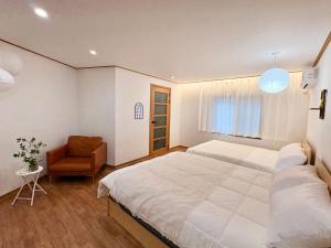 ONDA stay Entire Private House 10 min to AREX Hongdae 2 rooms, 4 queen beds