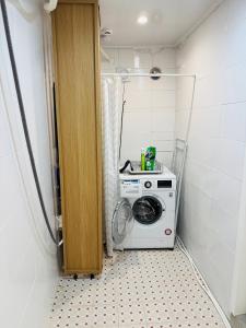 ONDA stay Entire Private House 10 min to AREX Hongdae 2 rooms, 4 queen beds