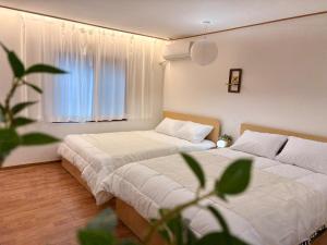 ONDA stay Entire Private House 10 min to AREX Hongdae 2 rooms, 4 queen beds