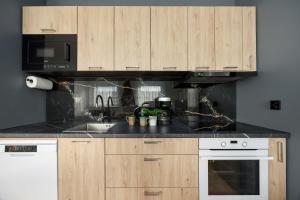 Comfortable Apartment in Warsaw Balcony and Parking by Noclegi Renters