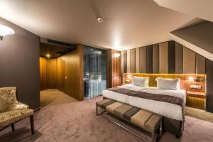 Suite with Mountain View & Free Parking room in All Seasons Residence Hotel