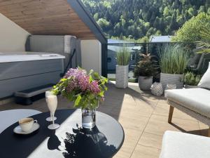 Dwupoziomowy Apartament z Jacuzzi w Szczyrku by Noclegi Renters