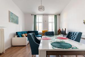 Plac Solidarności Spacious Apartment by BookingHost