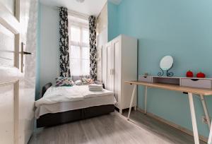 Plac Solidarności Spacious Apartment by BookingHost