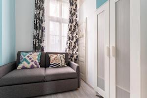 Plac Solidarności Spacious Apartment by BookingHost