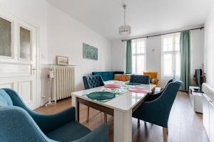 Plac Solidarności Spacious Apartment by BookingHost