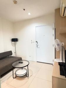 Skyline 1BR Condo on High Floor, Sukhumvit 48, Near On-Nut & Walk to BTS Phra Khanong