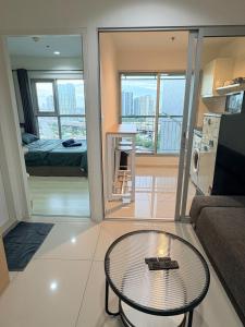 Skyline 1BR Condo on High Floor, Sukhumvit 48, Near On-Nut & Walk to BTS Phra Khanong