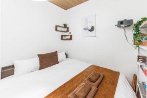 Fully renovated, 10 mins walk from Nishi-Shinjuku-Gochome Station, Good access to Shinjuku and Harajuku, For up to 7 people