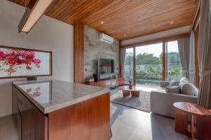 New 2BR villa Saradra, Rooftop & Rice Fields views