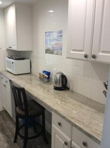 Deluxe King Studio room in Sea Spray Inn