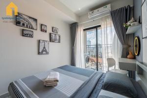 Soho Flat Central balcony D1