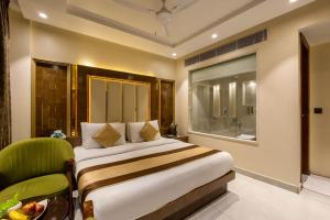 Hotel Grand Plaza - Near New Delhi Railway Station And Connaught Place - By M S Hospitality