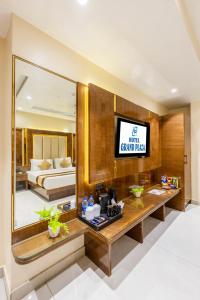 Hotel Grand Plaza - Near New Delhi Railway Station And Connaught Place - By M S Hospitality