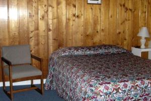 Romantic Getaway for Two in the Forest near the Clark Fork River, Montana
