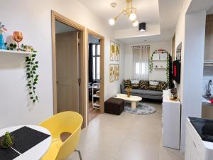 B-Makati 2BR River View , Full Kitchen , 2 Pools